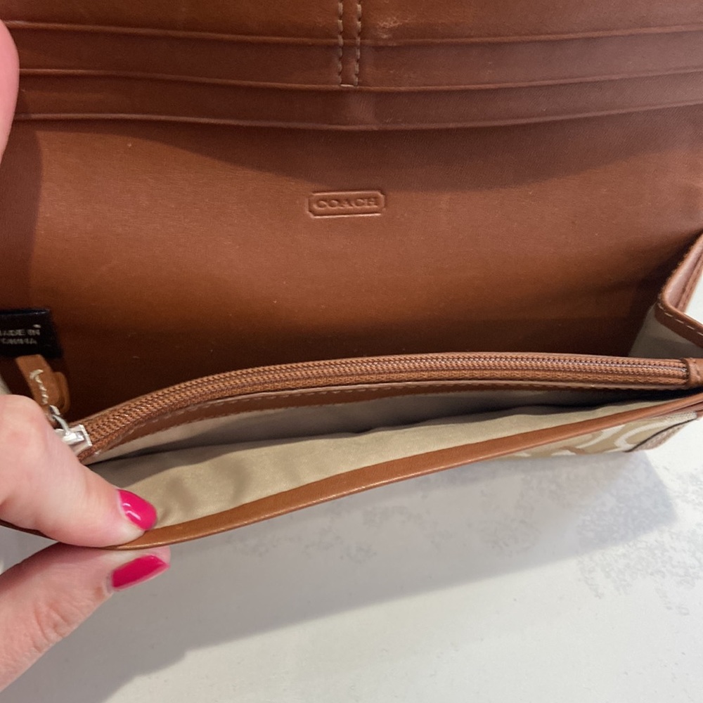 Coach Tan wallet - Picture 4 of 5
